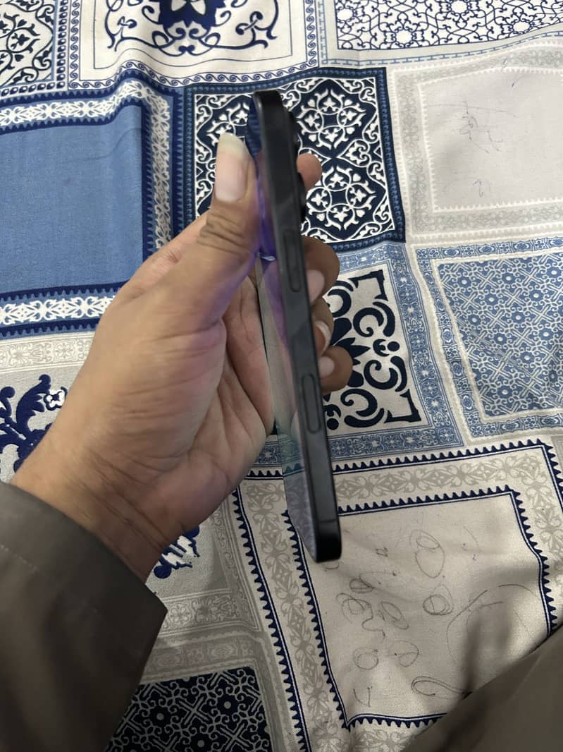 Apple iPhone 16 Pro 5