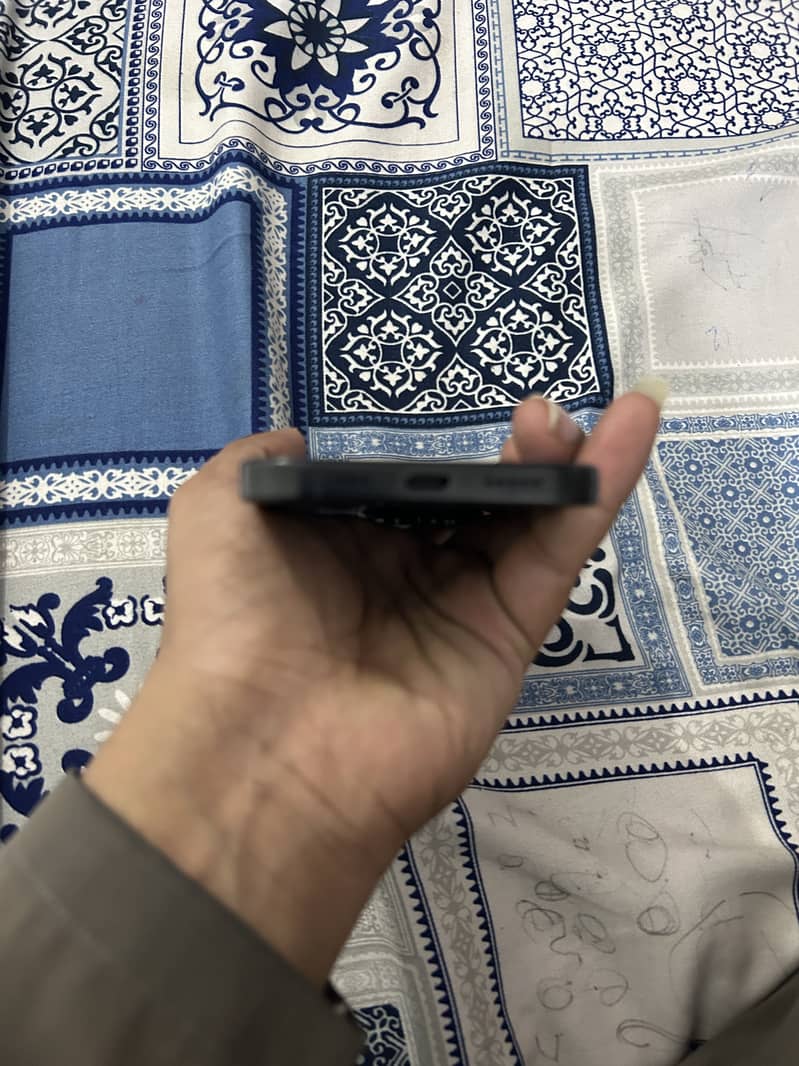 Apple iPhone 16 Pro 6