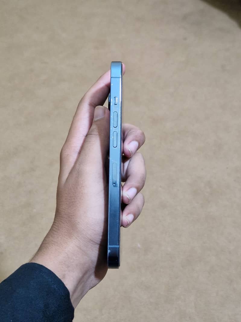 Apple iPhone 13 Pro 2