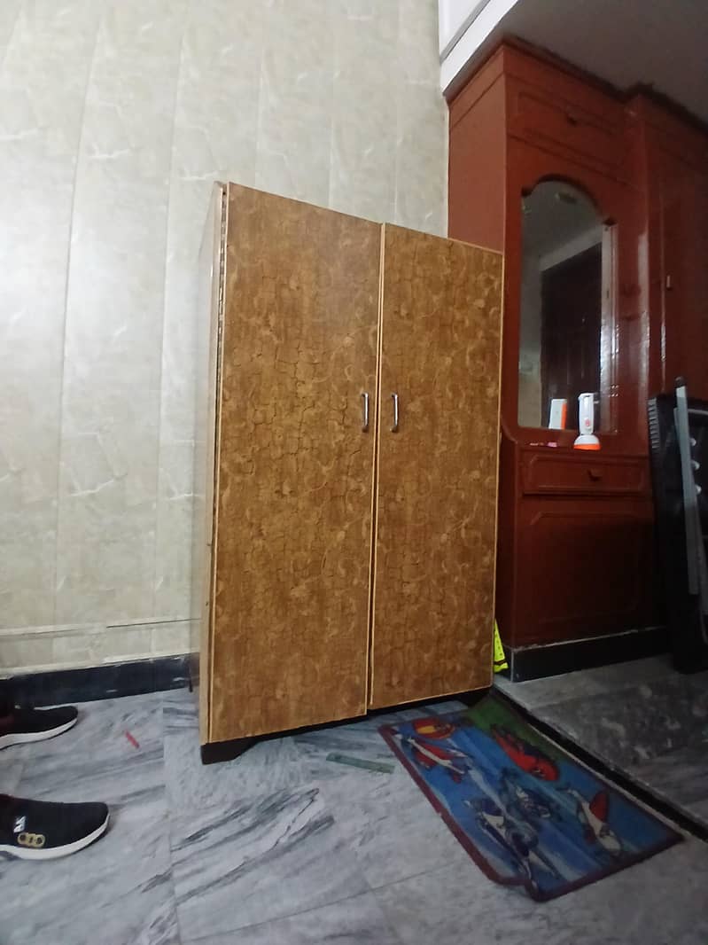 midium size wardrobe first class 0
