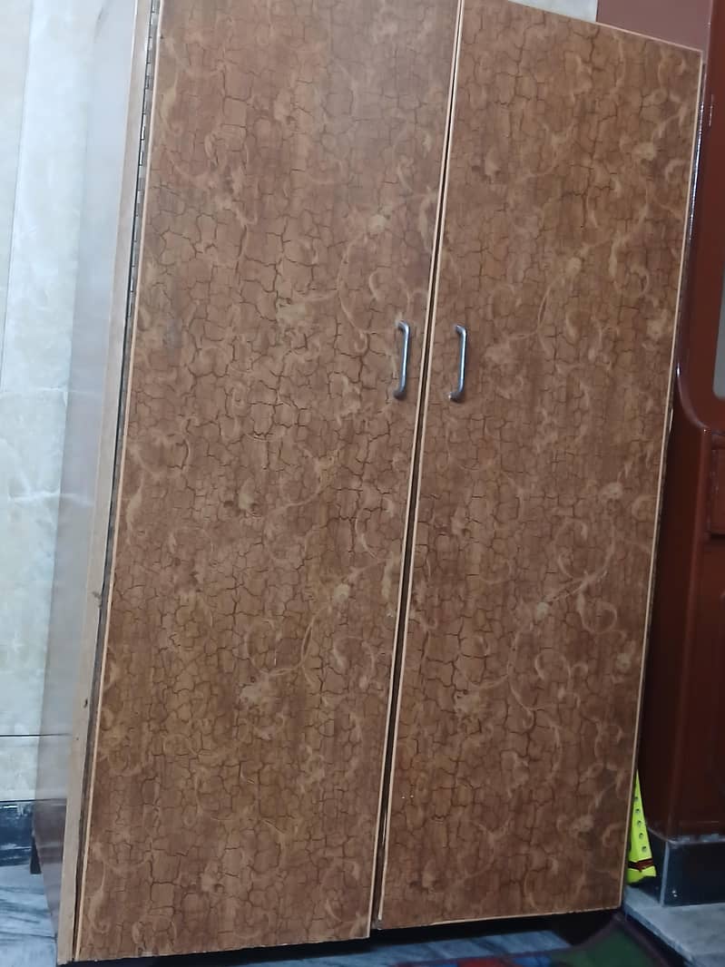 midium size wardrobe first class 2