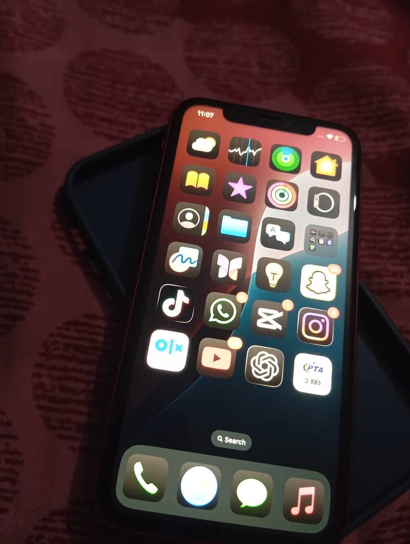 Apple iPhone XR 7