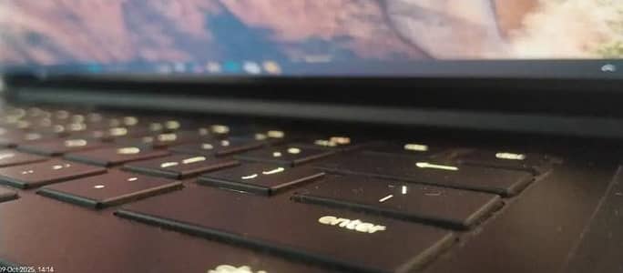 Razer Blade 17 | i9-11900H | RTX 3080 16GB | 32GB RAM | 1TB SSD |
