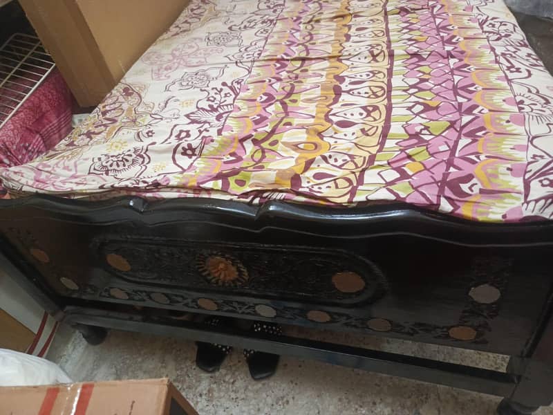 Single bed without mattress 2