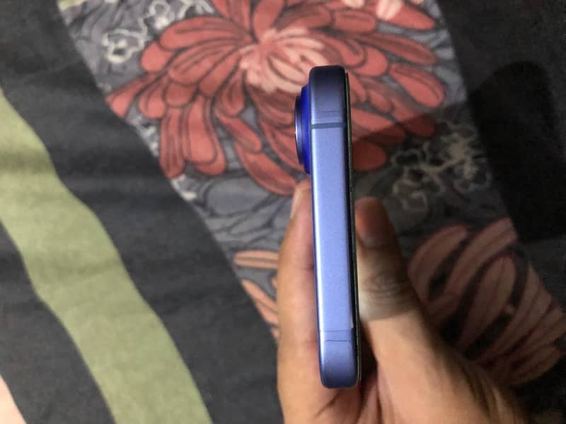 Apple iPhone 16 1