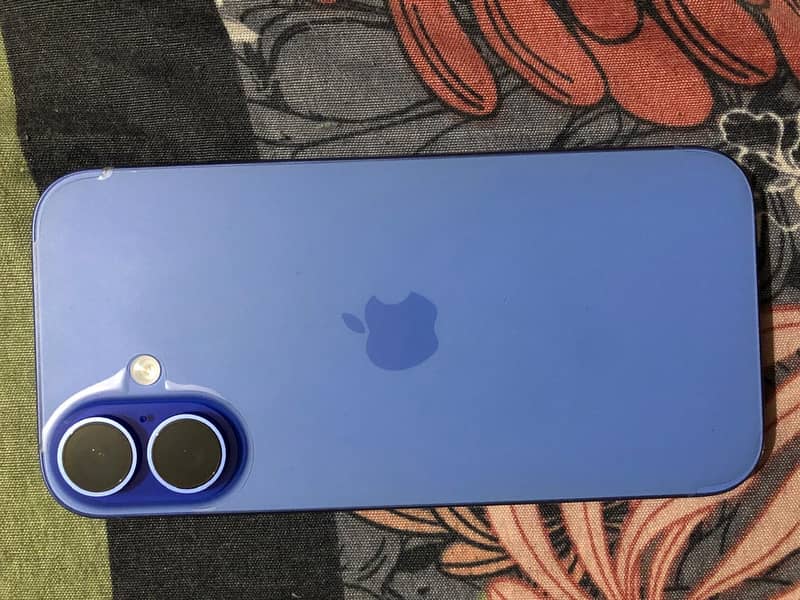 Apple iPhone 16 5