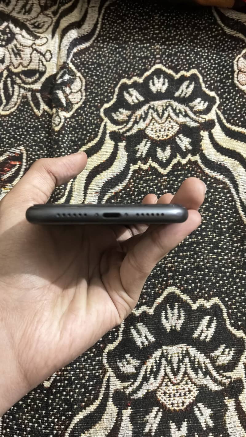 Apple iPhone 11 3