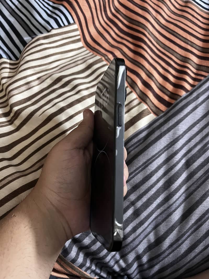 Apple iPhone 14 Pro Max 4