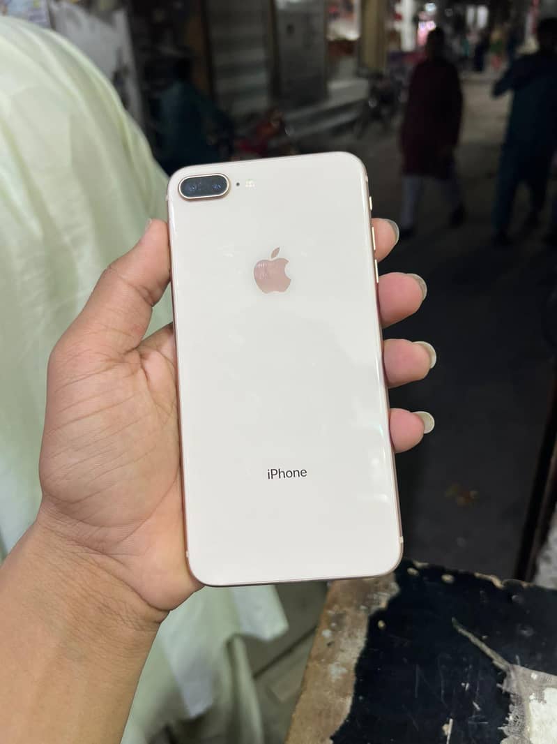 Apple iPhone 8 Plus 0