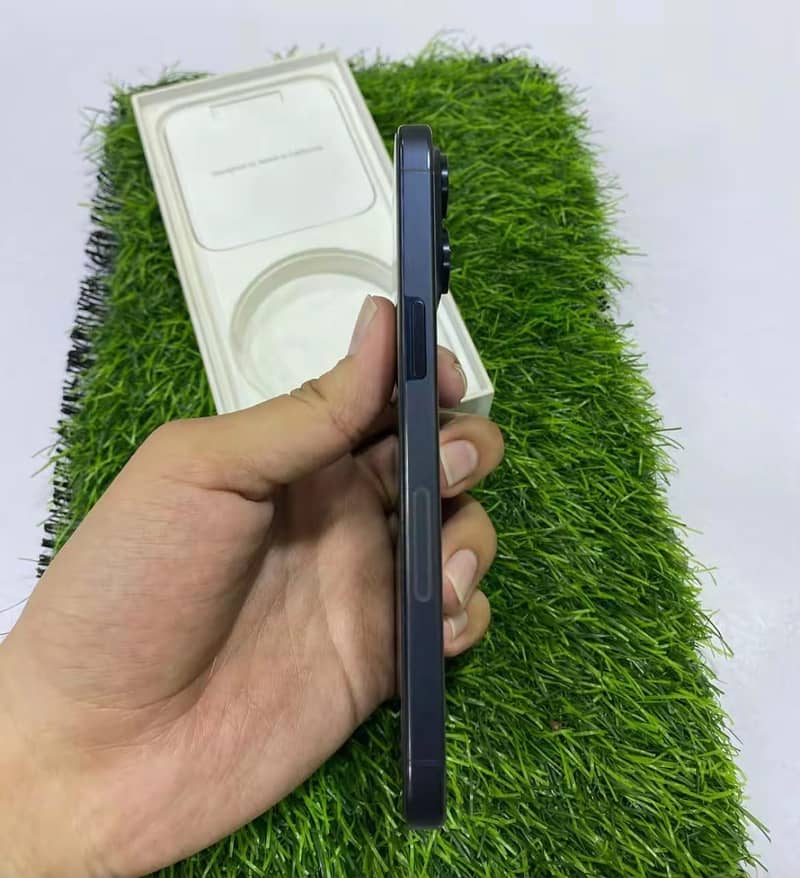 Apple iPhone 15 Pro Max 1