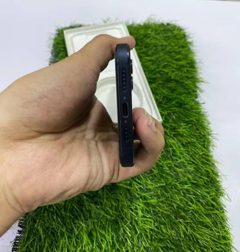 Apple iPhone 15 Pro Max 2