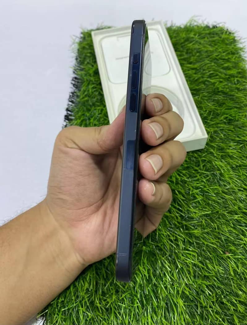 Apple iPhone 15 Pro Max 3