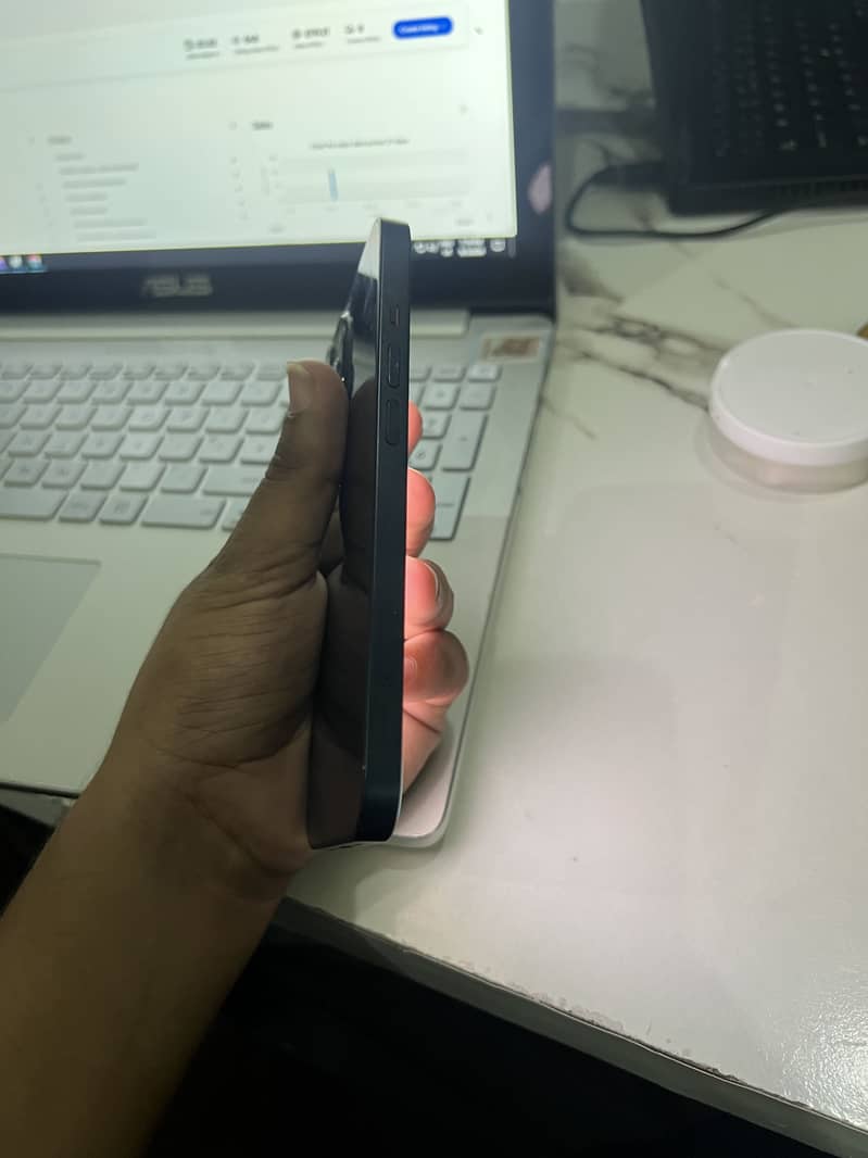 Apple iPhone 13 5