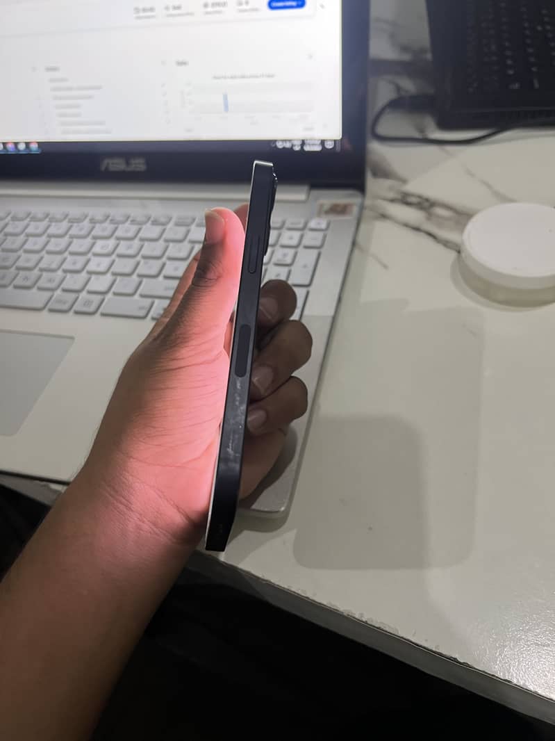 Apple iPhone 13 11