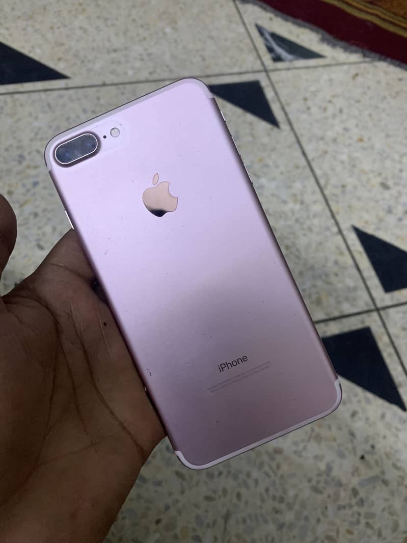 Apple iPhone 7 Plus 3