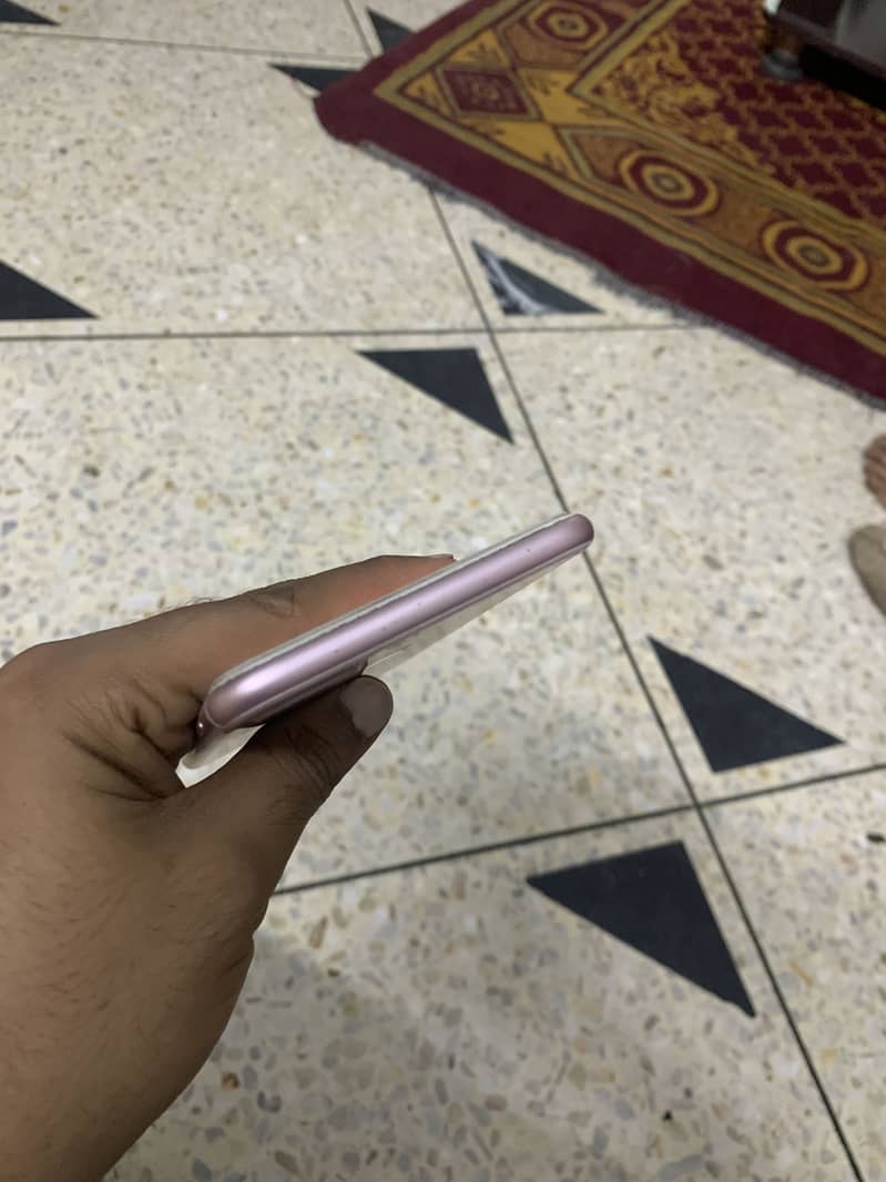 Apple iPhone 7 Plus 5