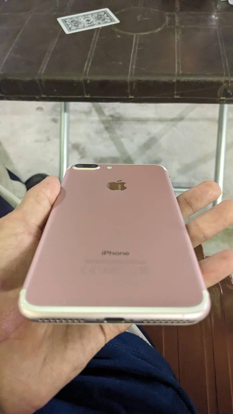 Apple iPhone 7 Plus 2