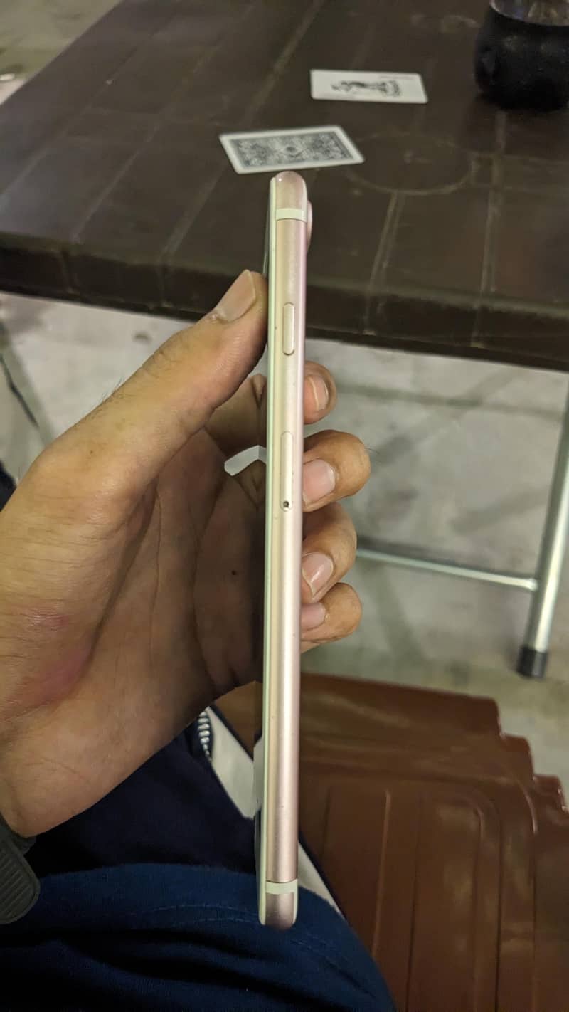 Apple iPhone 7 Plus 5
