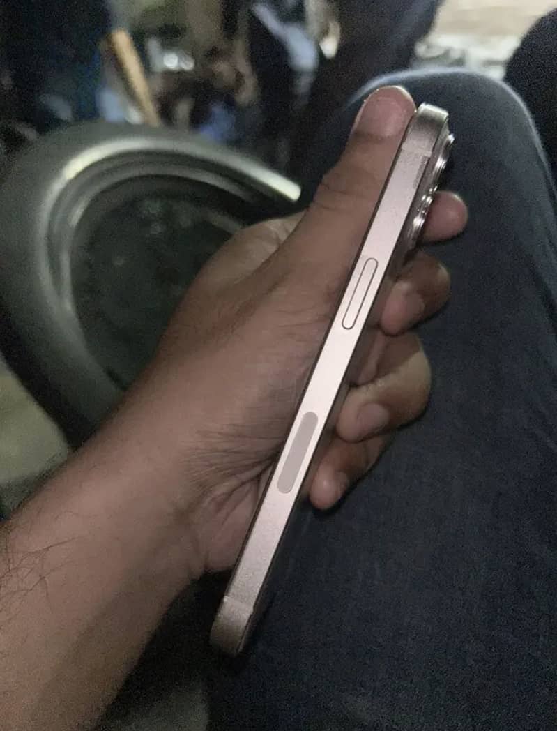 Apple iPhone 13 2