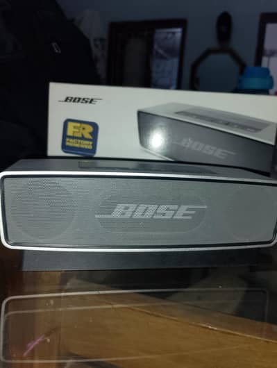 Original Bose SoundLink Mini Speaker ( Complete with box and charger )