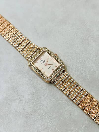 Women's Crystal Watch Golden Slim Dial Daily Wear