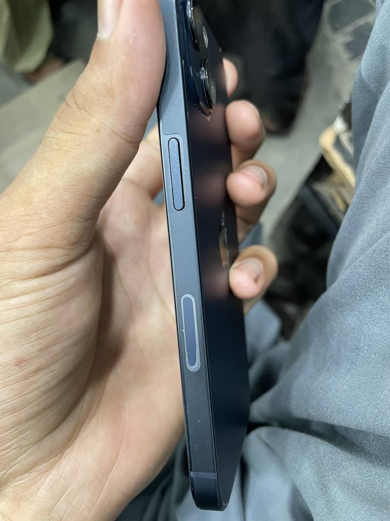 Apple iPhone 13 2