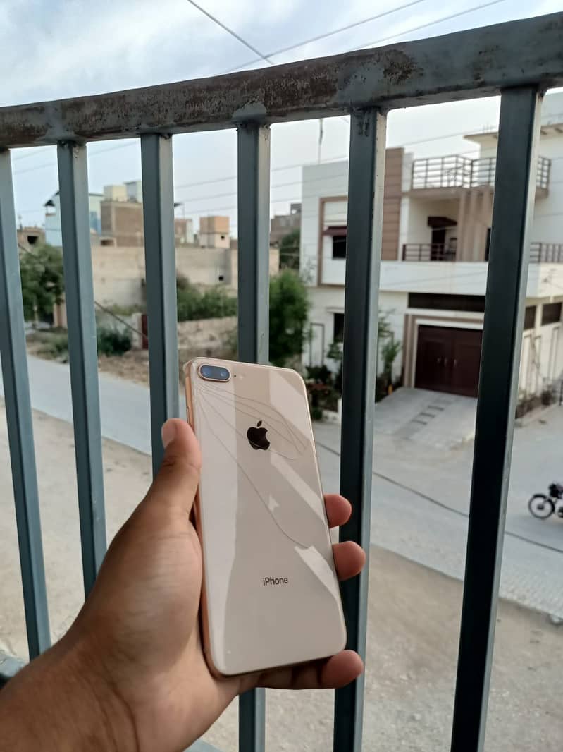 Apple iPhone 8 Plus 2