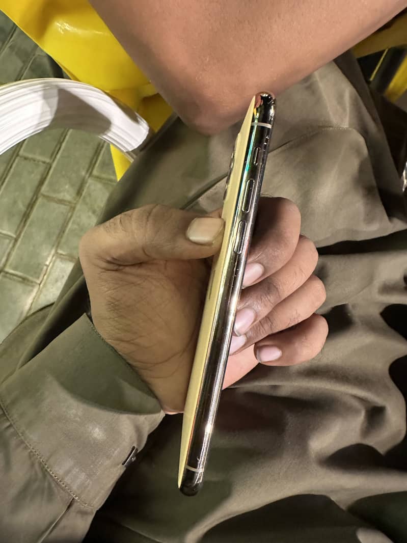 Apple iPhone 11 Pro 2