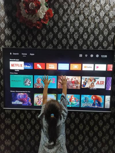 TCL 55 inch smart LED Tv