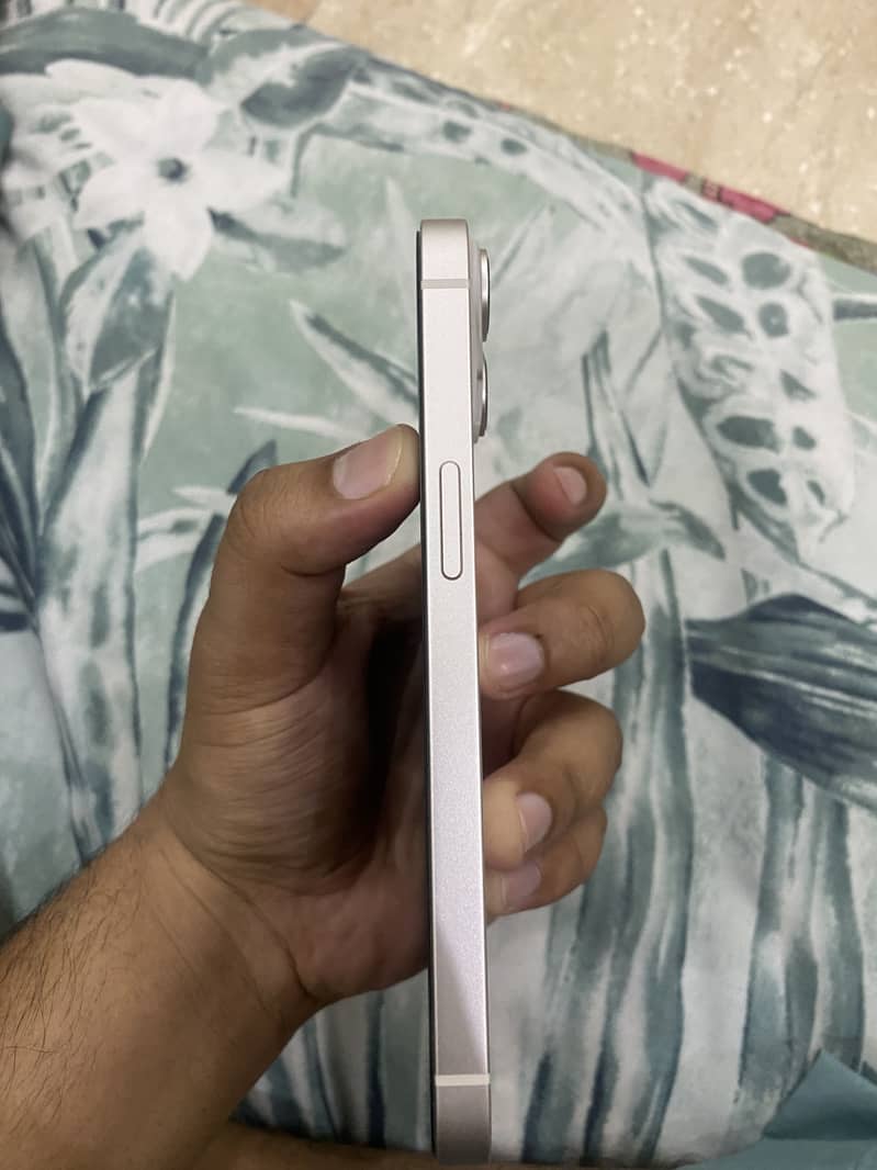 iPhone 14 3