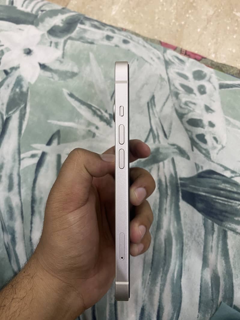 iPhone 14 4