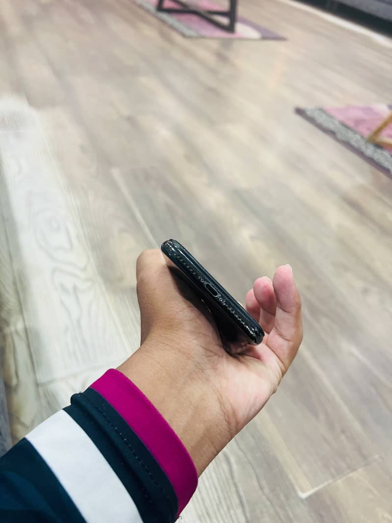 Apple iPhone X 4