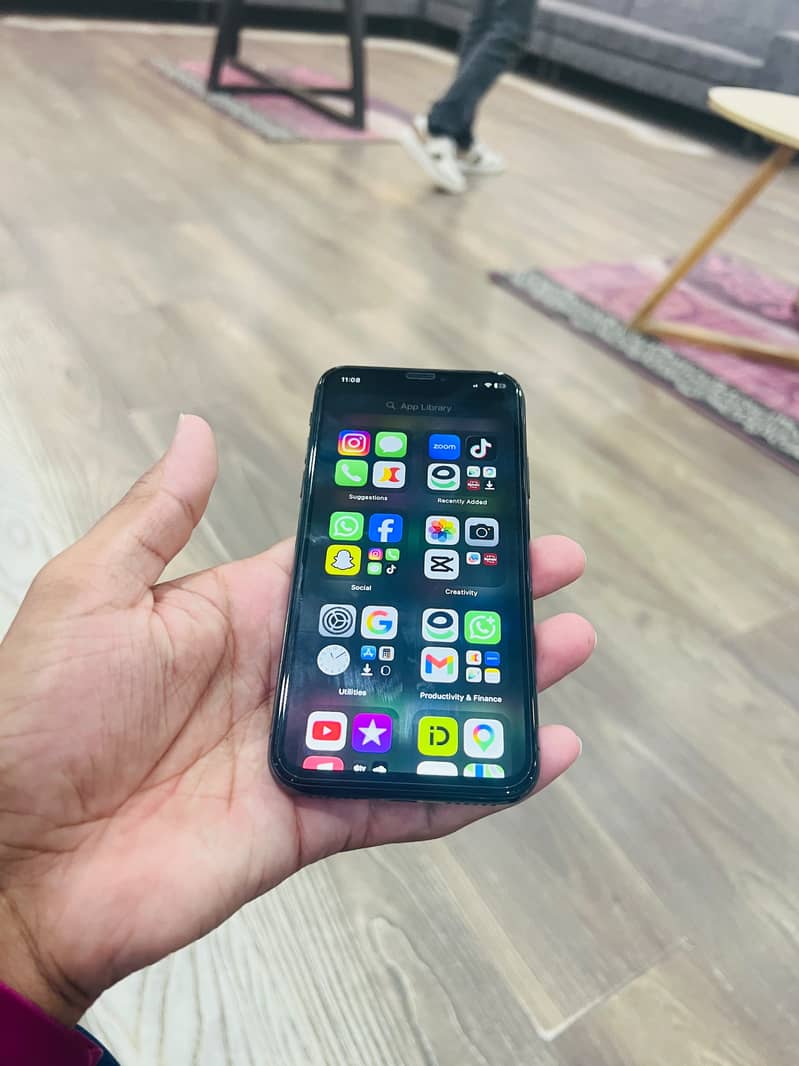 Apple iPhone X 5