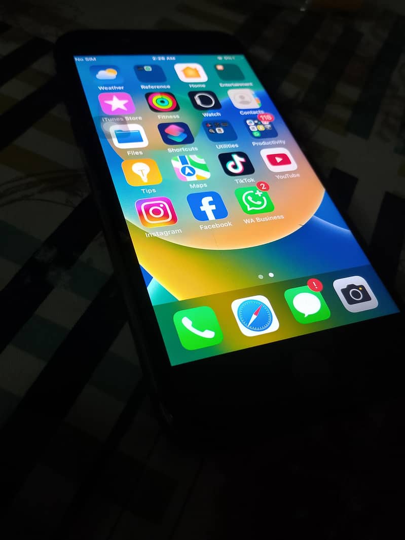 Apple iPhone 8 3