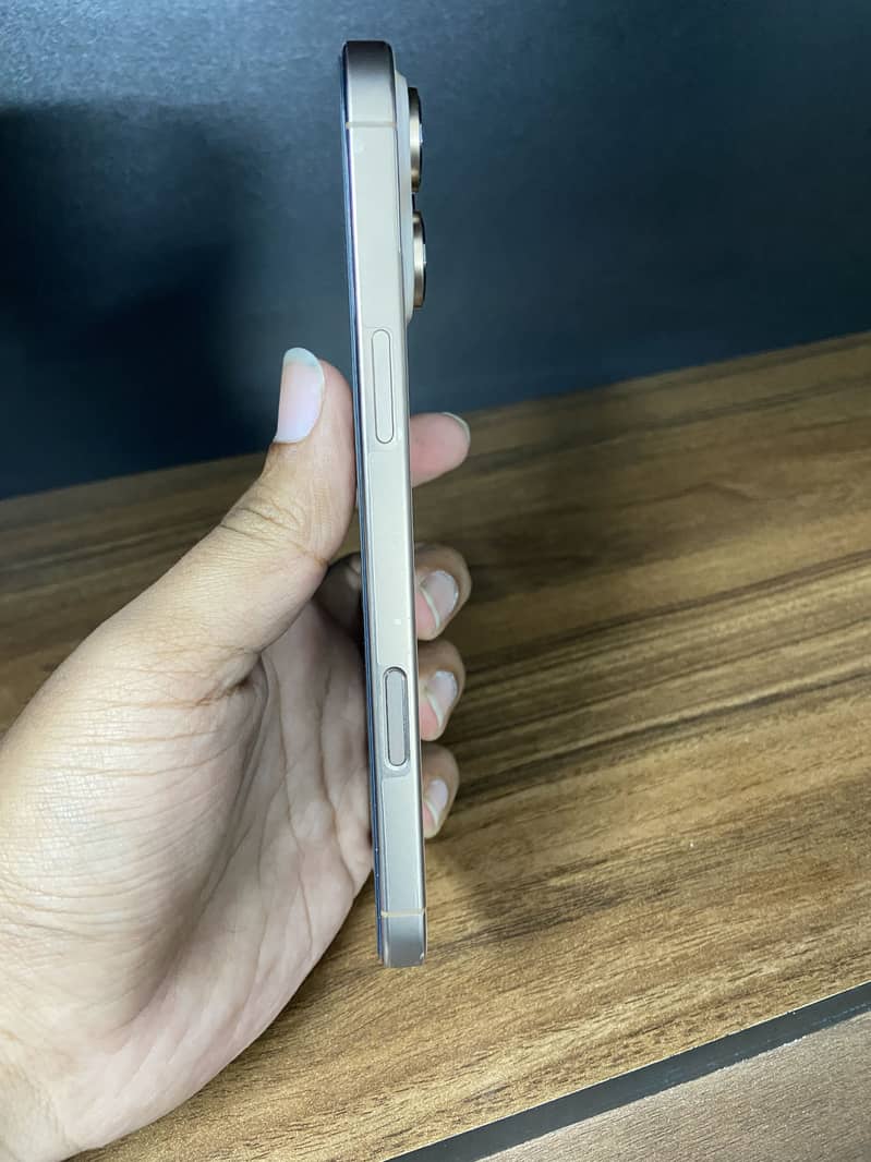 IPhone 16 pro max 4