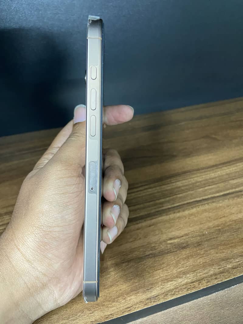IPhone 16 pro max 6