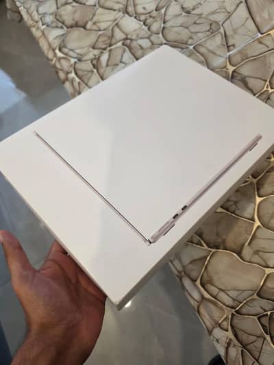 MacBook Air M4 (16GB / 256GB) – Sealed Pack (UK Model)