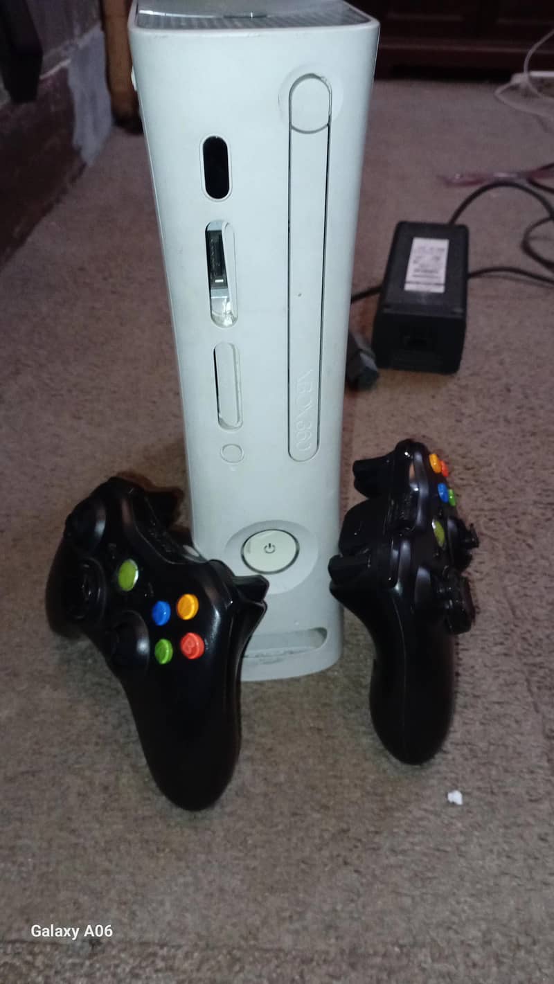 xbox 360 with 2 wireless controllers 2