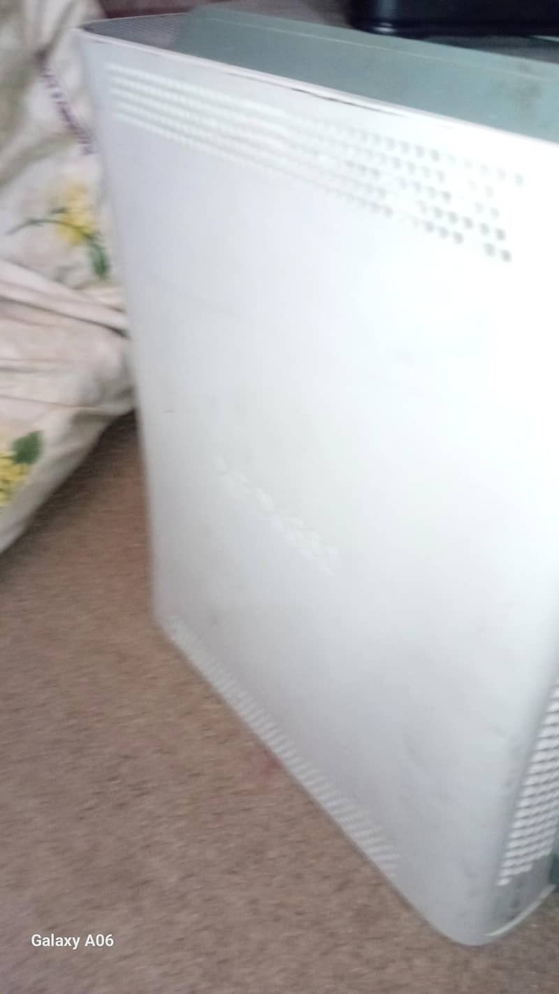 xbox 360 with 2 wireless controllers 4