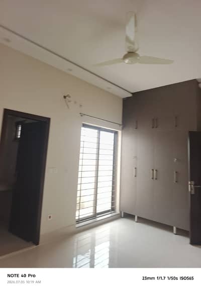 10 MARLA LIKE NEW UPR PORTION FOR RENT BAHRIA TOWN LAHORE