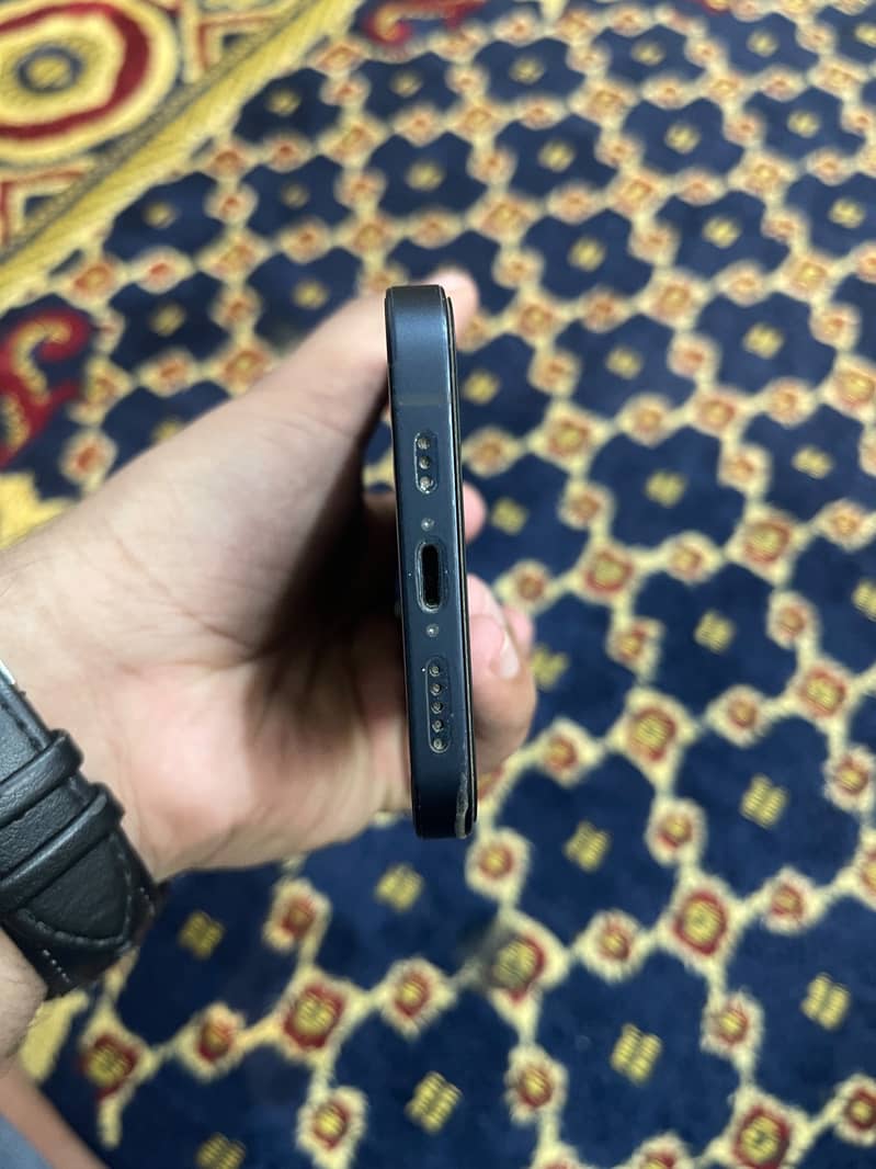 Apple iPhone 12 4