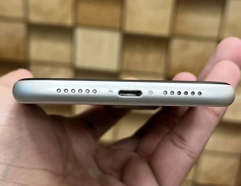 Apple iPhone 11 3