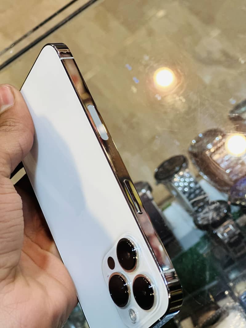 Apple iPhone 13 Pro 1