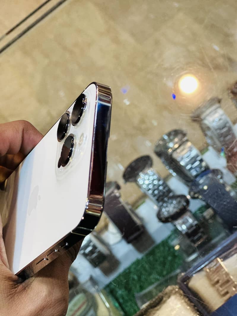 Apple iPhone 13 Pro 2