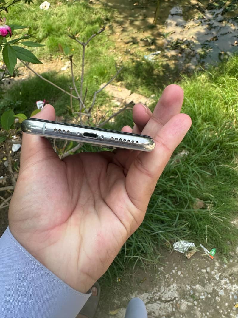 Apple iPhone 11 Pro Max 1