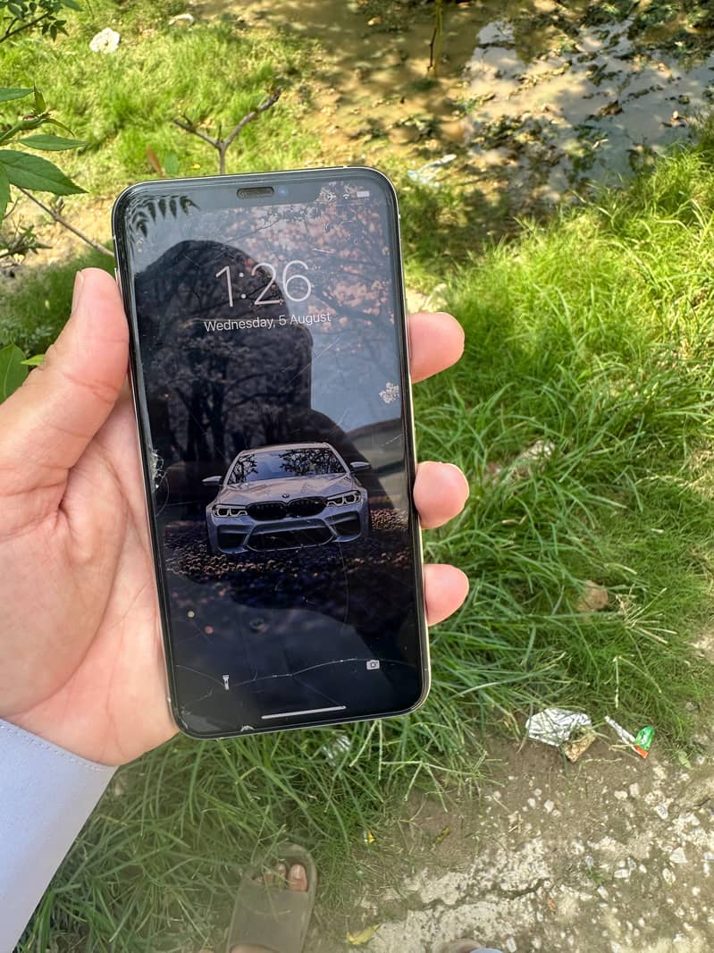 Apple iPhone 11 Pro Max 2