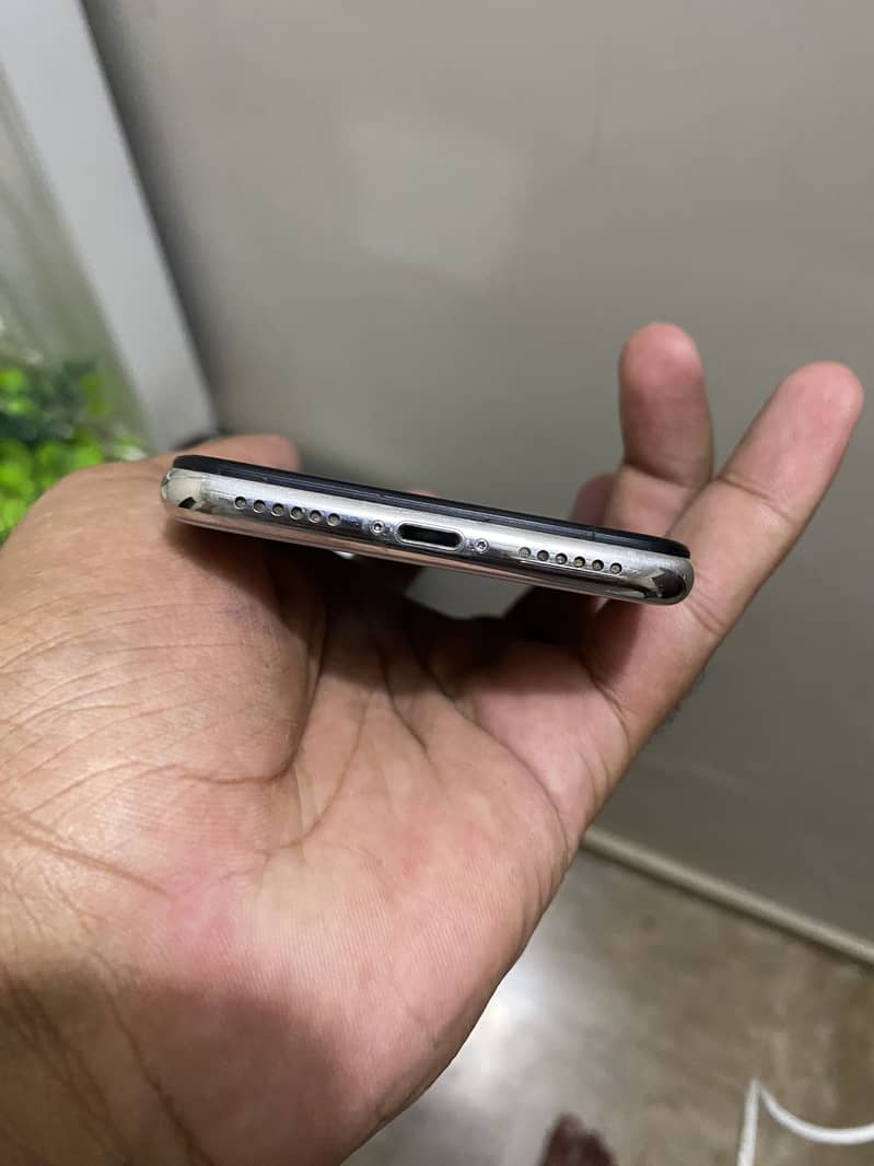 Apple iPhone X 3