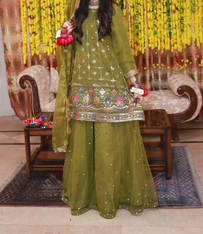 semi formal Mehndi suit