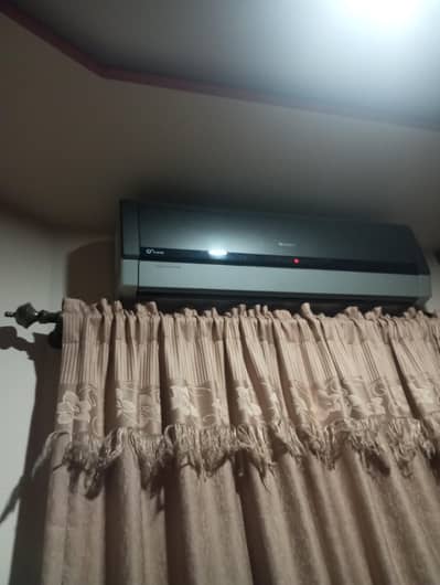 ​Gree 1.5 Ton Inverter AC – Excellent Condition & Fast Cooling