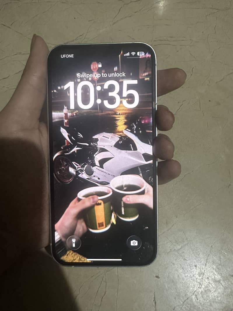 Apple iPhone 13 0